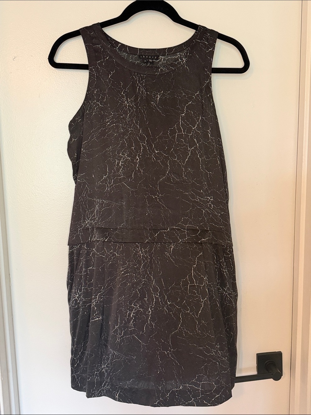 Theory Shaima Cracked Leather Print Silk Sleeveless Shift Dress Black - Size 2